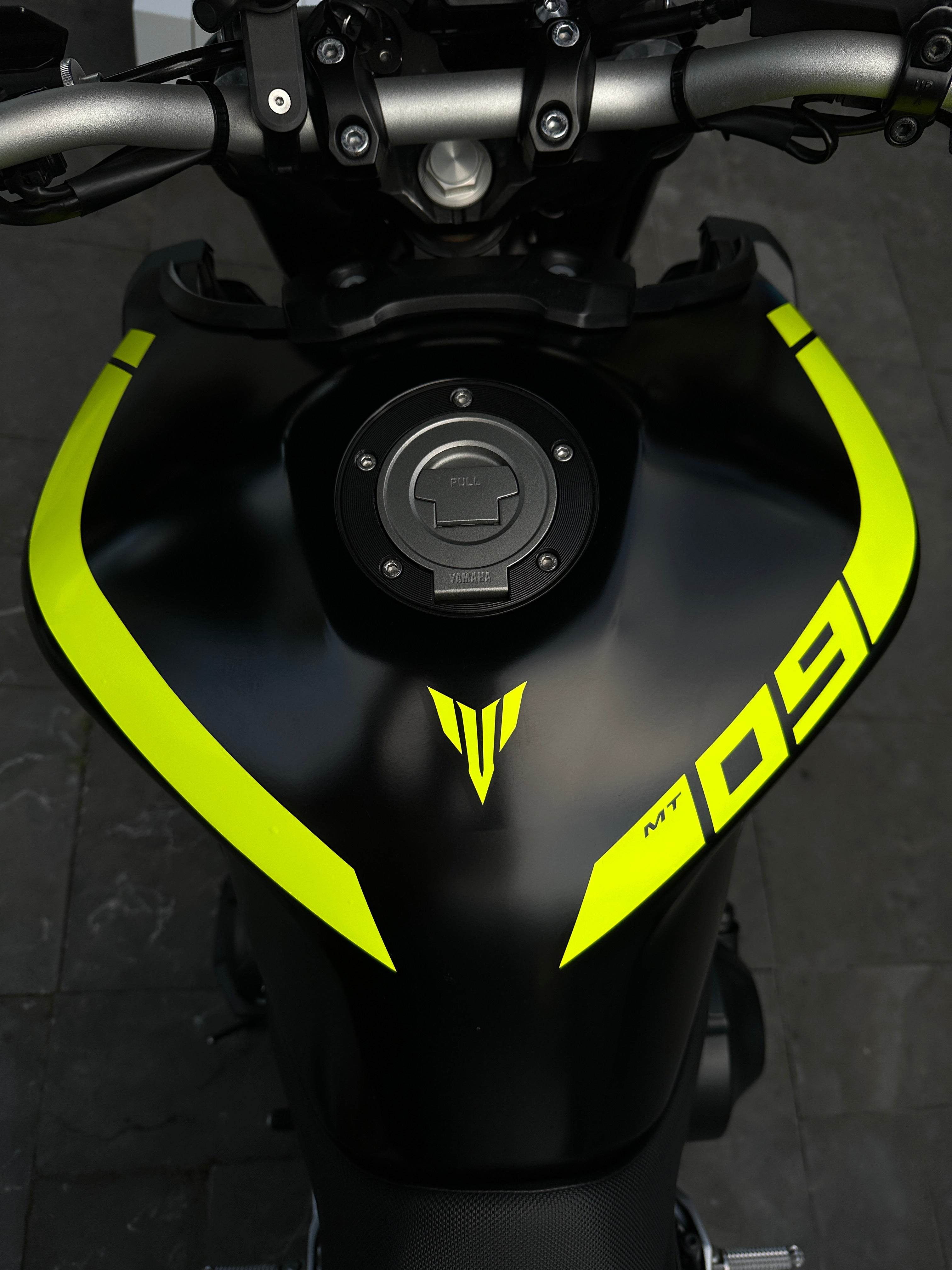 Yamaha MT09 (2017-2020) Tank Sticker 2.0
