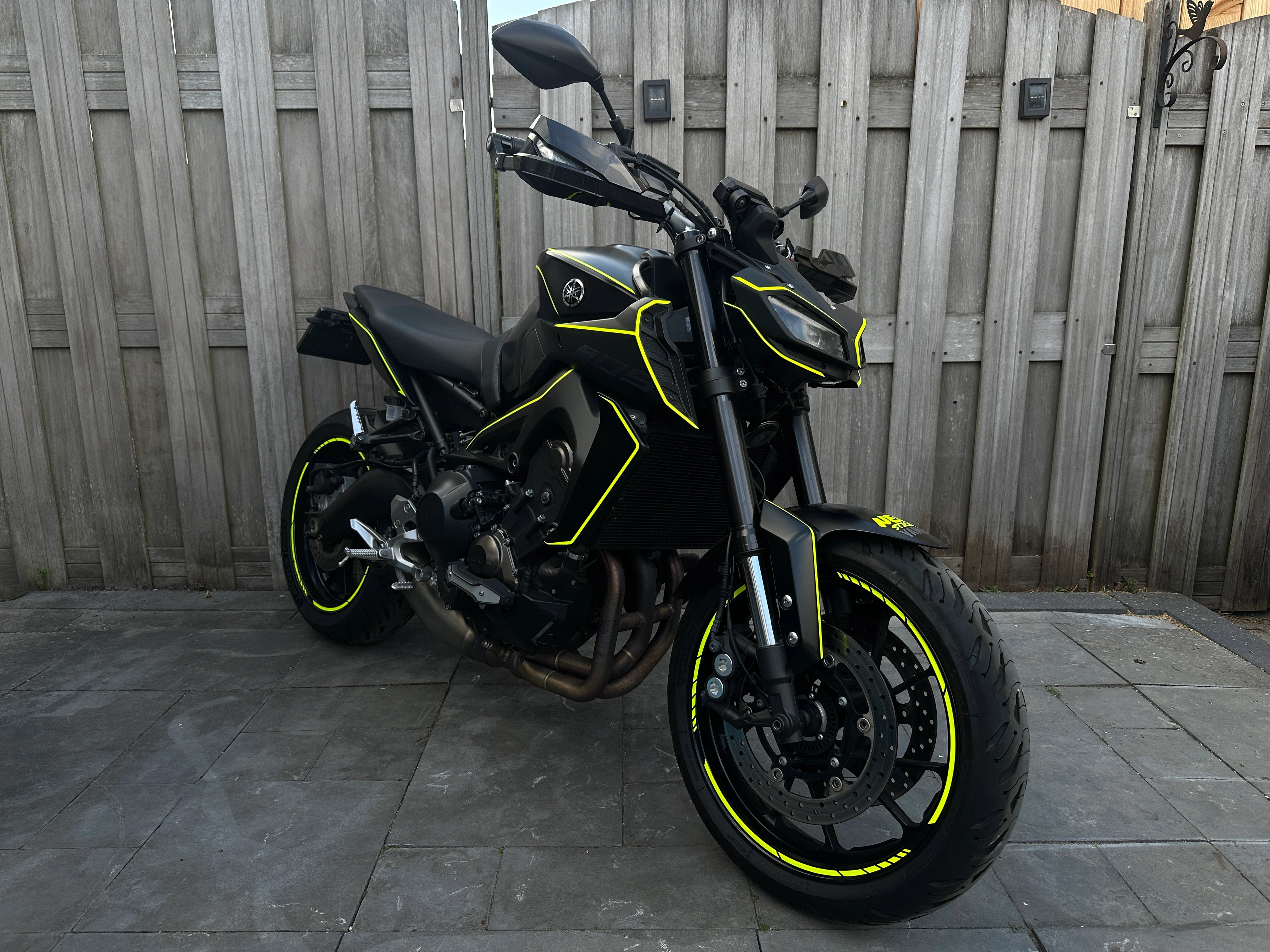 Yamaha MT09 Nero Sticker Set 'Volt' (2017-2020)